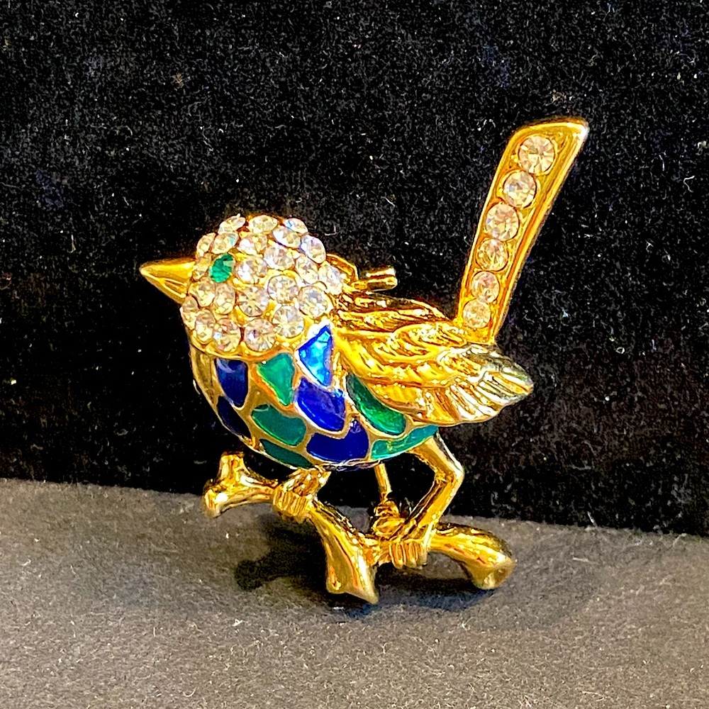 Beautiful Little Rhinestone and Enamel Bird Brooch.